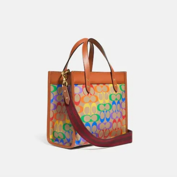 Coach Field Tote 22 in Rainbow signature canvas - Picture 4 of 14